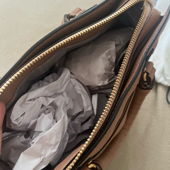 Classy, sturdy and spacious bag! - Picture 8 of 10